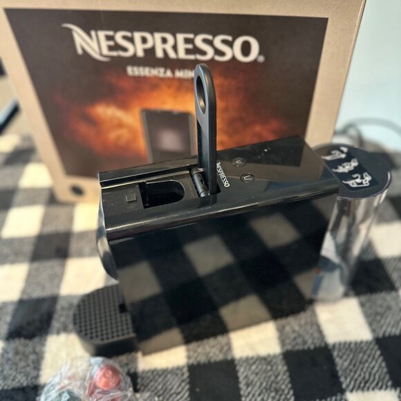 Breville Nespresso Essenza Mini Espresso Machine w Pods (European Plug) - Picture 3 of 5